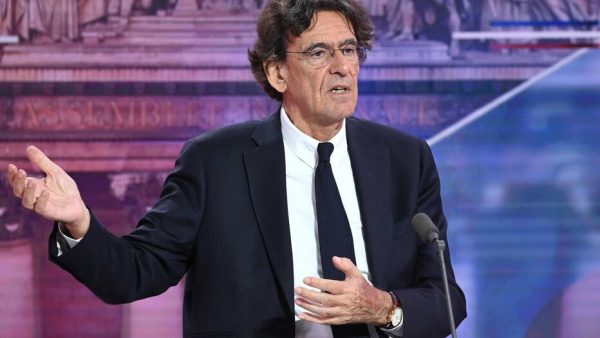 « Des bêtises grosses comme elle » : Luc Ferry choque sur LCI avec des propos visant la ministre Monique Barbut