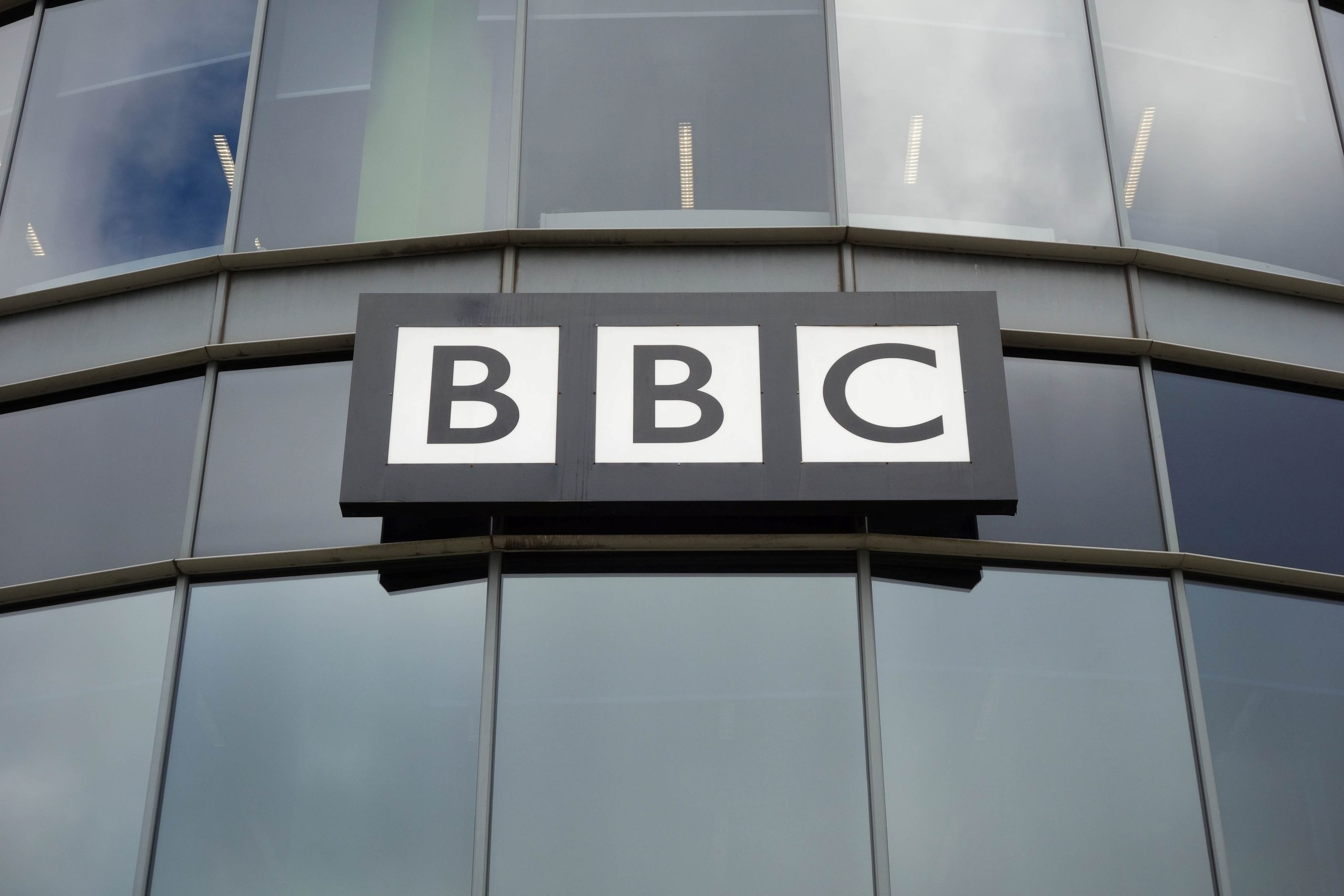 BBC : 550 suppressions de postes annoncées d&rsquo;ici mars 2027