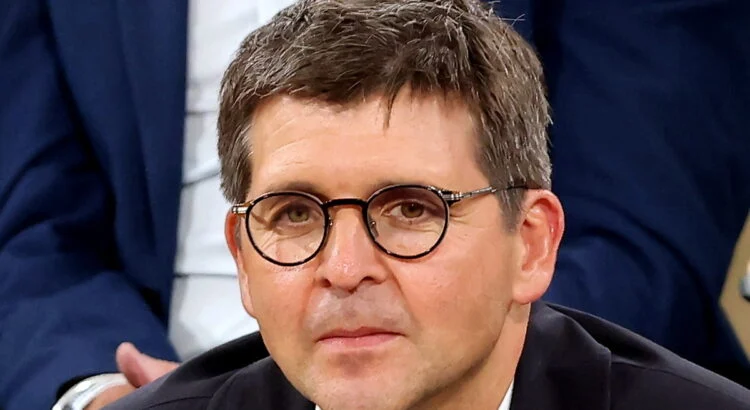 Tensions à LCI : la rédaction s’inquiète autour de Thomas Sotto