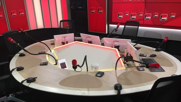 Audiences radio : France Inter reste leader en soirée, RMC repasse devant Europe 1 grâce au football