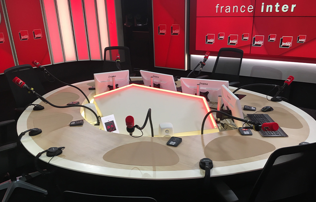 Audiences radio : France Inter reste leader en soirée, RMC repasse devant Europe 1 grâce au football