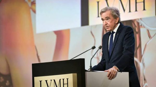 Bernard Arnault répond avec ironie à l&rsquo;enquête du Monde sur sa famille et l’empire LVMH
