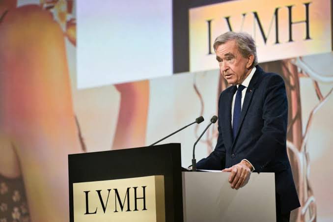 Bernard Arnault répond avec ironie à l&rsquo;enquête du Monde sur sa famille et l’empire LVMH