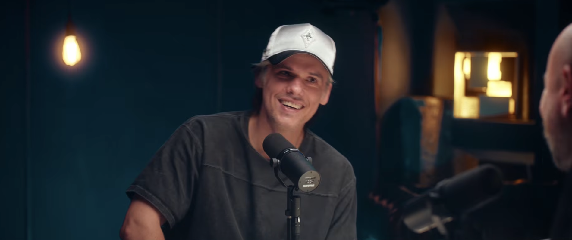 Squeezie, Bref.2, musique… Orelsan conclut la saison d&rsquo;« Un Bon Moment » avec Kyan Khojandi