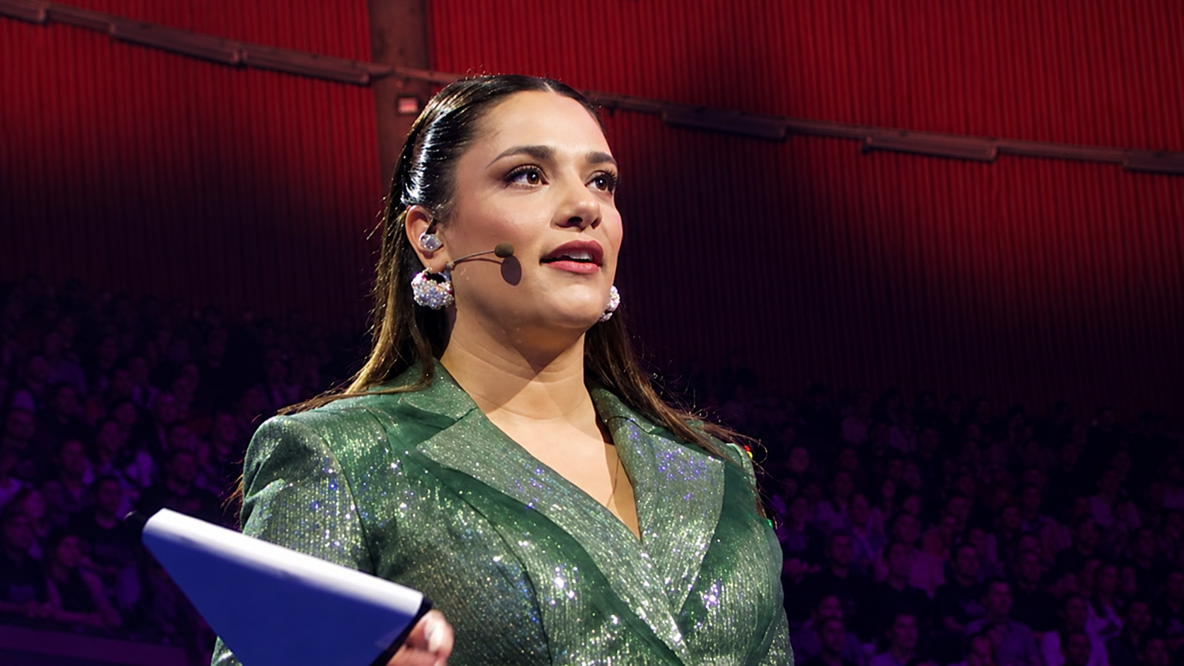 Farah Abadi, la nouvelle reine de la télévision suédoise : comment l&rsquo;animatrice de SVT s&rsquo;est imposée parmi les visages les plus populaires du pays