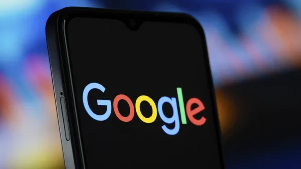 Google lance ses résumés de recherche par IA en France, les médias craignent pour leur trafic