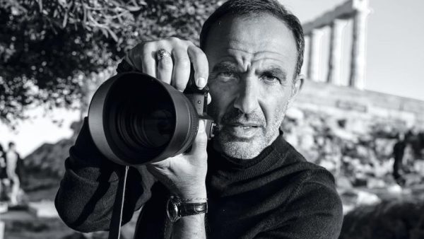 Nikos Aliagas expose sa Grèce en noir et blanc à Liège