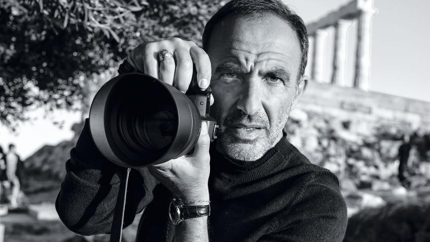 Nikos Aliagas expose sa Grèce en noir et blanc à Liège