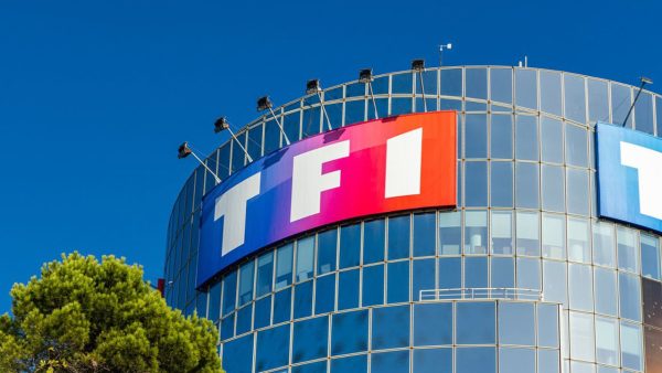 TF1 résiste à la tempête publicitaire grâce au numérique : le groupe maintient ses ambitions pour 2026