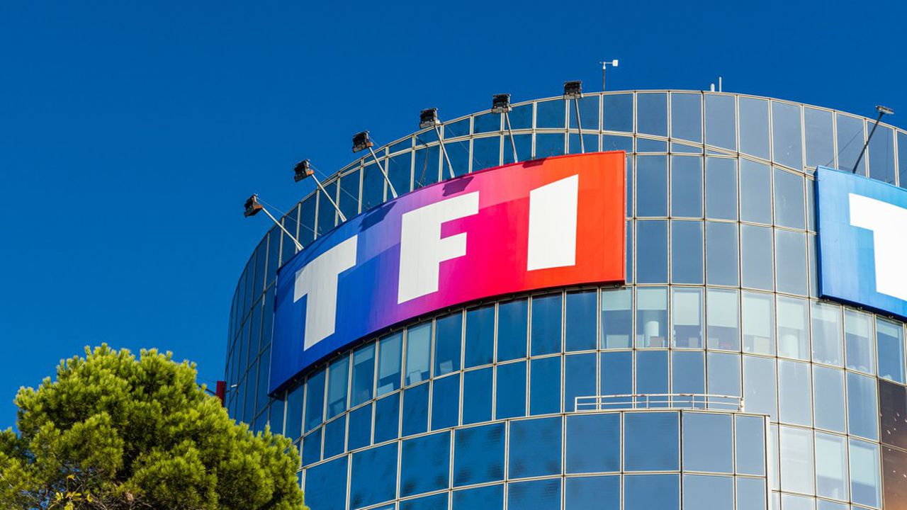 TF1 résiste à la tempête publicitaire grâce au numérique : le groupe maintient ses ambitions pour 2026