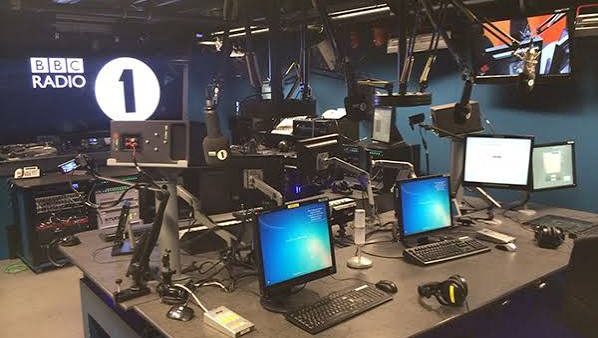 BBC Radio 1 : la radio qui façonne la musique britannique depuis près de 60 ans