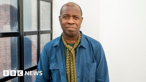 Clive Myrie, le visage rassurant de la BBC devenu l’un des grands noms du journalisme britannique
