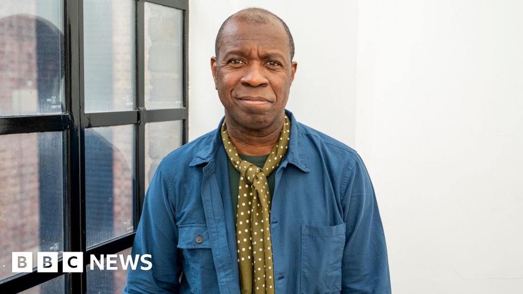 Clive Myrie, le visage rassurant de la BBC devenu l’un des grands noms du journalisme britannique