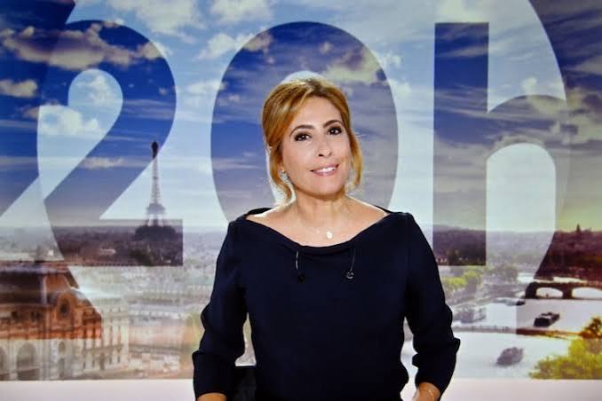 Léa Salamé, une journaliste sous haute tension : exposition maximale, critiques et soupçons de conflits d’intérêts