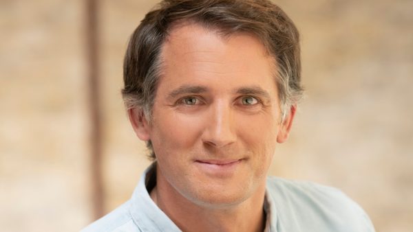 Raphaël de Casabianca arrive enfin sur Novo19 : « De Bonnes Ondes » sera lancé le 30 août