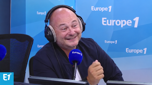 Surprise à Europe 1 : Cauet décroche une émission quotidienne dès jeudi