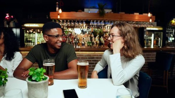 Tinder veut réinventer les premiers rendez-vous avec sa nouvelle fonctionnalité « Double Date »