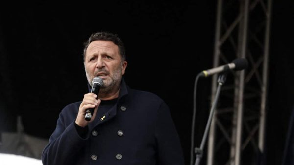 Arthur révèle avoir organisé une fausse manifestation contre Loft Story