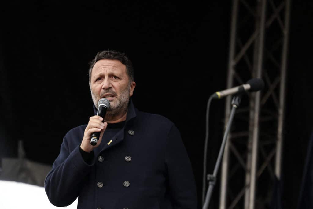 Arthur révèle avoir organisé une fausse manifestation contre Loft Story