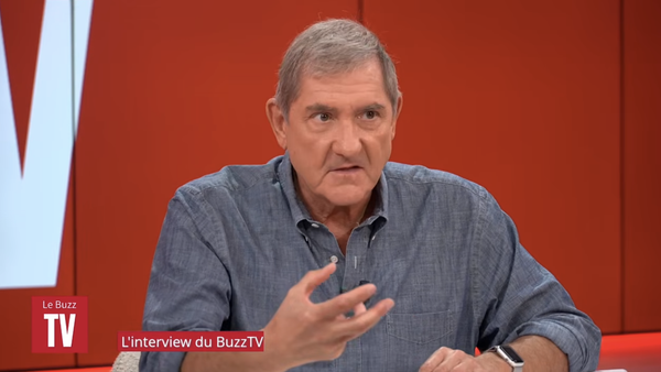 « J’ai failli mourir » : Yves Calvi raconte les graves complications de son opération cardiaque