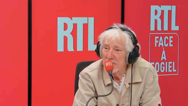 Hugues Aufray à 97 ans : ses confidences sur RTL après sa décoration à l’Élysée