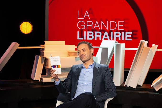 France Télévisions : Augustin Trapenard défend la liberté de parole dans « La Grande Librairie »