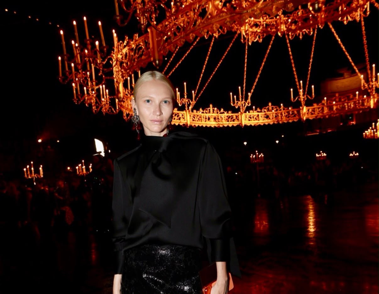 Yulia Lobova Harfouch, Hailey Bieber, Kate Moss et Catherine Deneuve réunies au défilé Saint Laurent