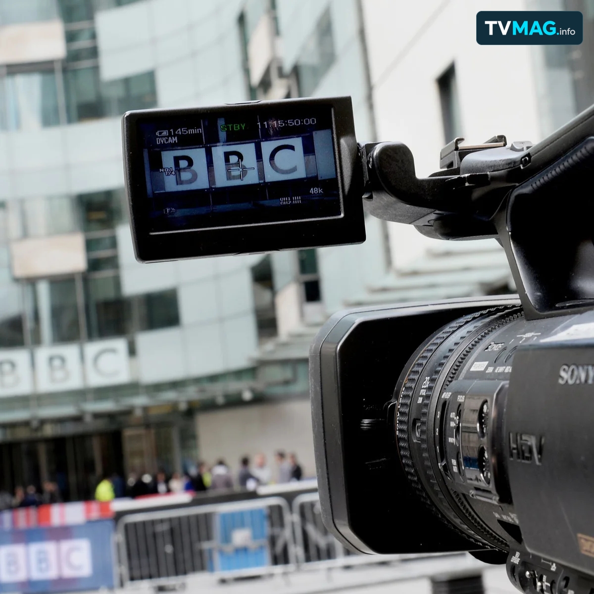 La BBC ferme BBC Three, BBC Scotland et Radio 4 Extra et prévoit près de 2 000 suppressions de postes