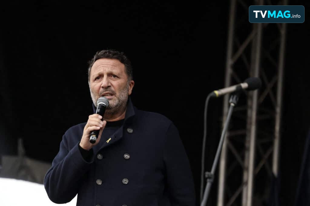 Arthur révèle avoir organisé une fausse manifestation contre Loft Story